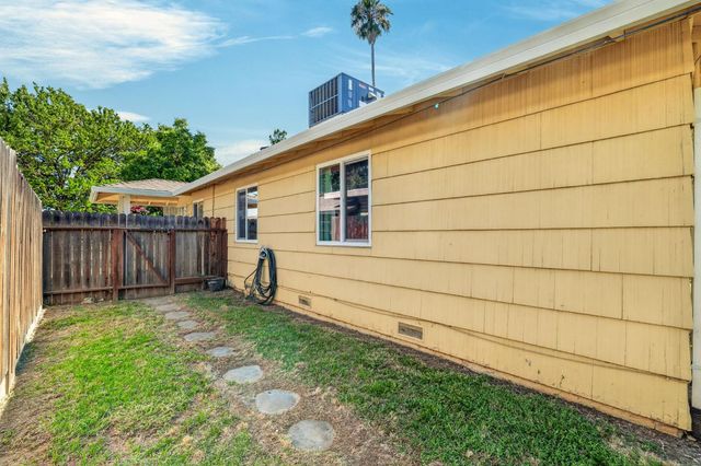 7021 21st Ave., Sacramento, CA 95820