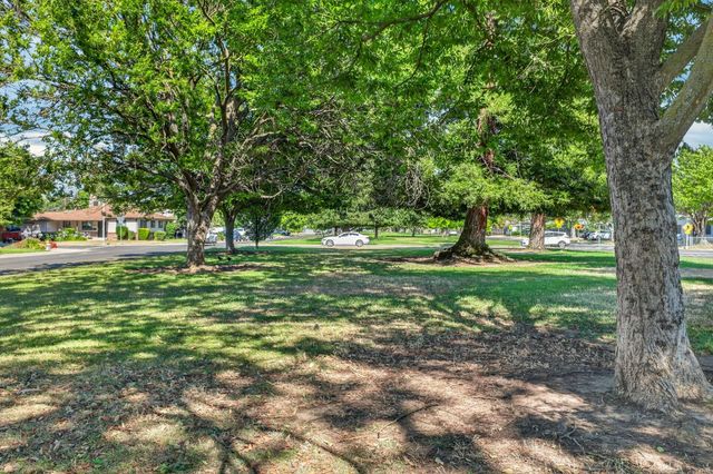 7021 21st Ave., Sacramento, CA 95820