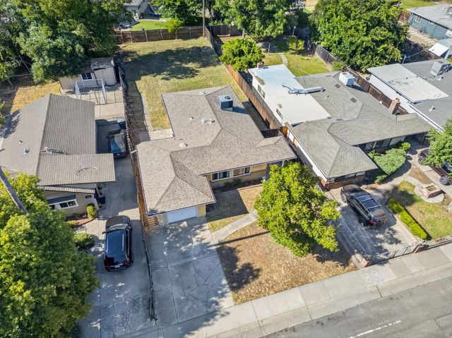7021 21st Ave., Sacramento, CA 95820