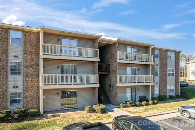 1620 Arlyn Circle L, Charlotte, NC 28213