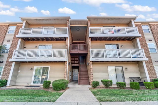 1620 Arlyn Circle L, Charlotte, NC 28213