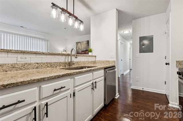 1620 Arlyn Circle L, Charlotte, NC 28213