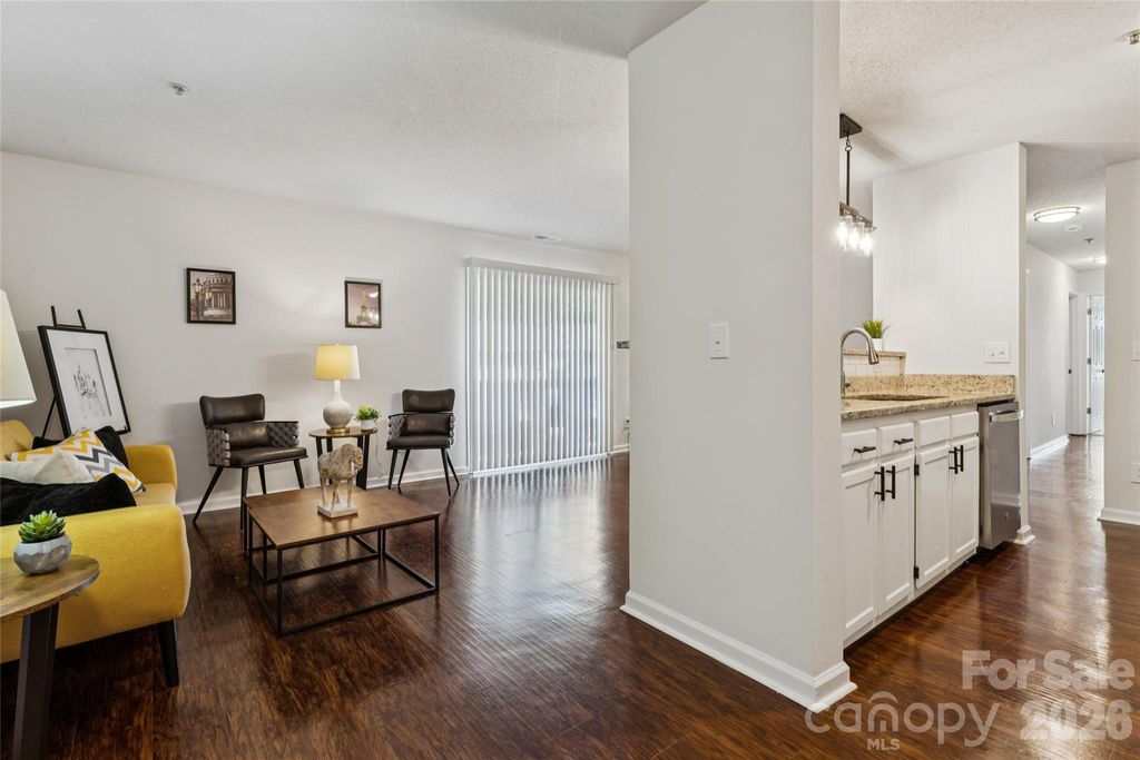 1620 Arlyn Circle L, Charlotte, NC 28213