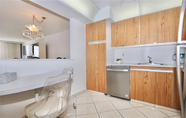 2401 S Ocean Drive 806, Hollywood, FL 33019