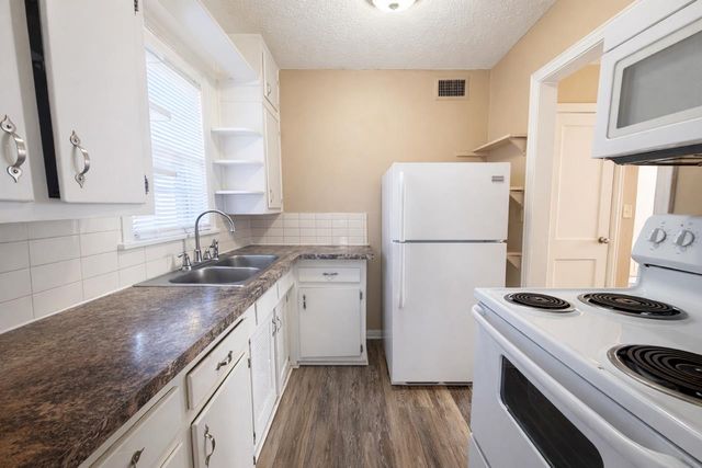 1722 E 22nd St N, Wichita, KS 67219