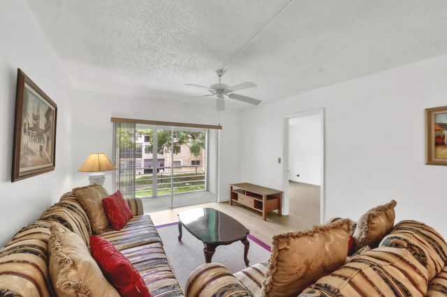 301 Cambridge Road 202, Hollywood, FL 33024