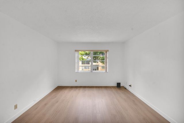 301 Cambridge Road 202, Hollywood, FL 33024