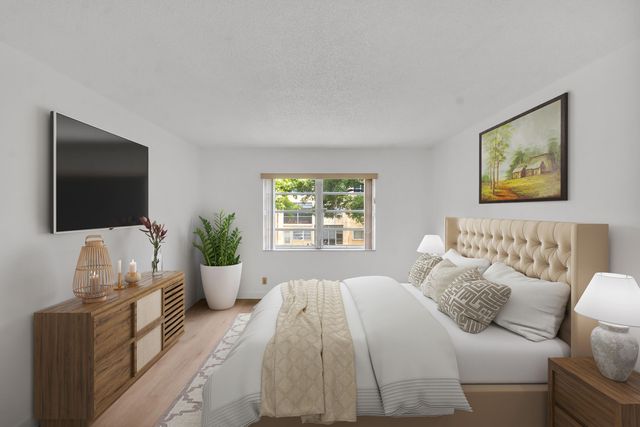 301 Cambridge Road 202, Hollywood, FL 33024