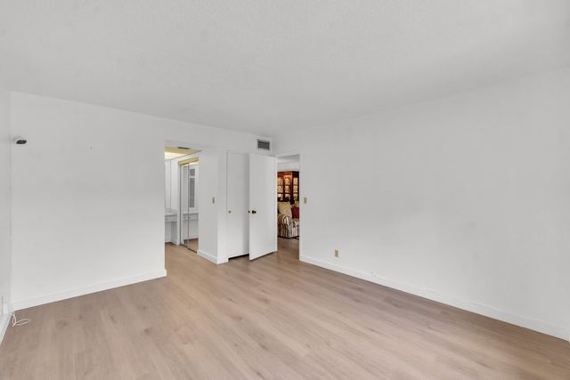 301 Cambridge Road 202, Hollywood, FL 33024