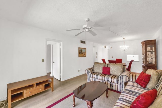 301 Cambridge Road 202, Hollywood, FL 33024