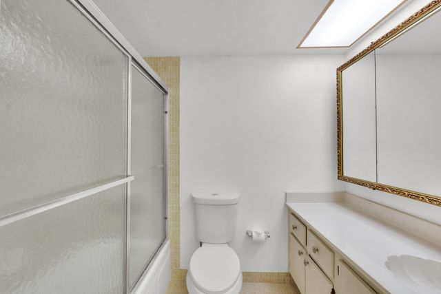 301 Cambridge Road 202, Hollywood, FL 33024