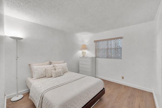 301 Cambridge Road 202, Hollywood, FL 33024