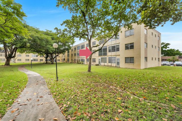 301 Cambridge Road 202, Hollywood, FL 33024
