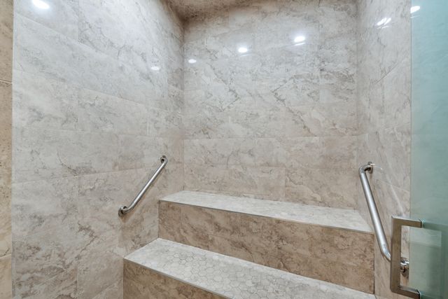 301 Cambridge Road 202, Hollywood, FL 33024