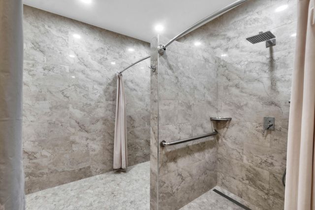 301 Cambridge Road 202, Hollywood, FL 33024