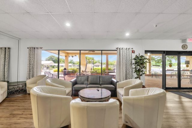 301 Cambridge Road 202, Hollywood, FL 33024