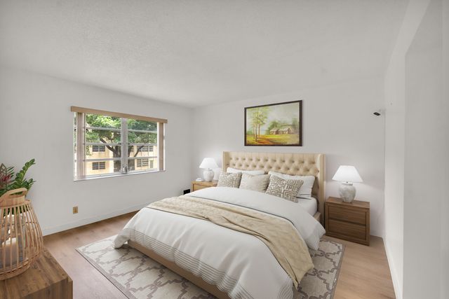 301 Cambridge Road 202, Hollywood, FL 33024