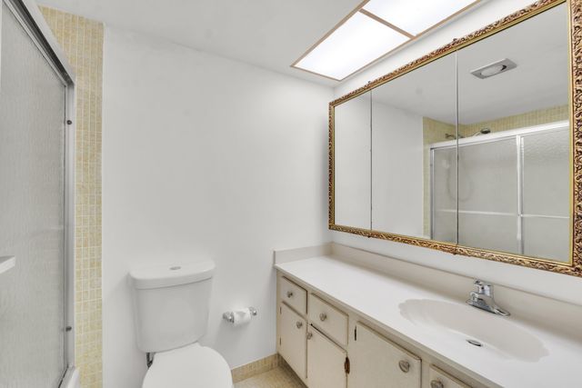 301 Cambridge Road 202, Hollywood, FL 33024
