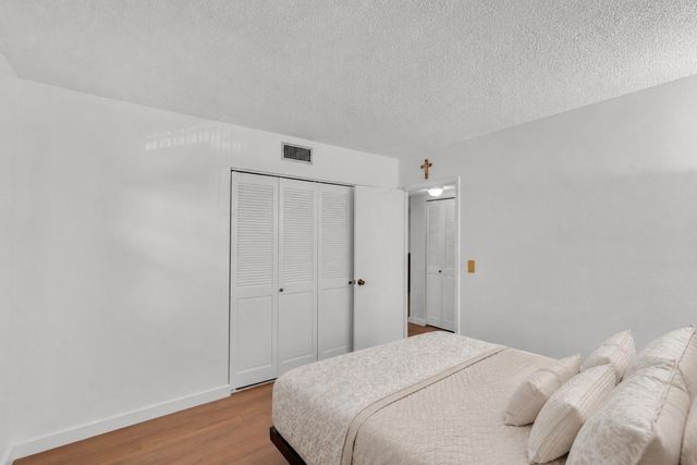 301 Cambridge Road 202, Hollywood, FL 33024
