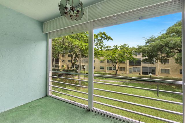 301 Cambridge Road 202, Hollywood, FL 33024