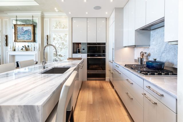 1 Dalton St 3902, Boston, MA 02199