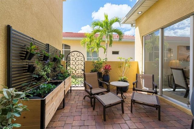 7703 Martino CIR, Naples, FL 34112
