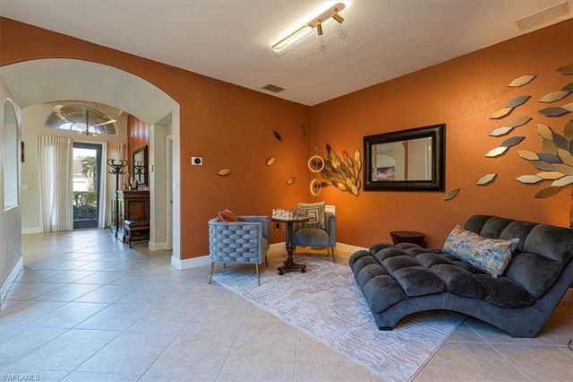 7703 Martino CIR, Naples, FL 34112