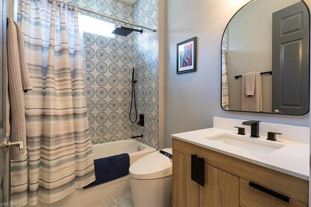 7703 Martino CIR, Naples, FL 34112