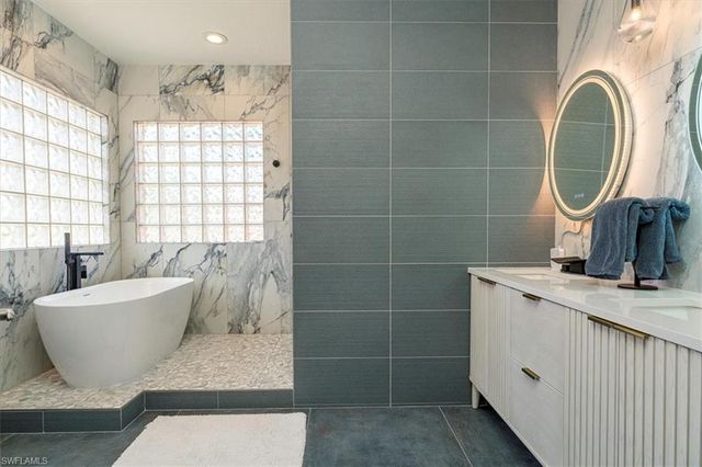 7703 Martino CIR, Naples, FL 34112