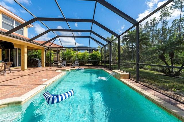 7703 Martino CIR, Naples, FL 34112