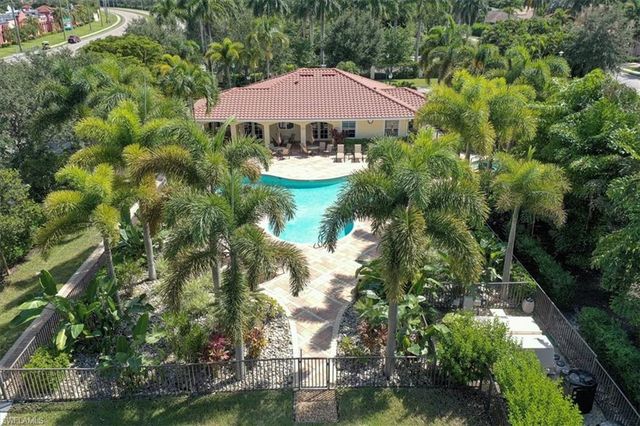 7703 Martino CIR, Naples, FL 34112
