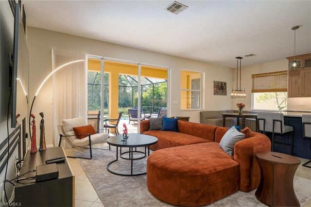7703 Martino CIR, Naples, FL 34112