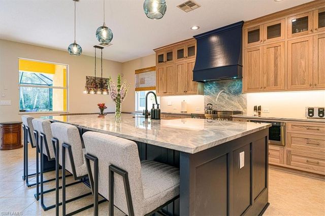 7703 Martino CIR, Naples, FL 34112