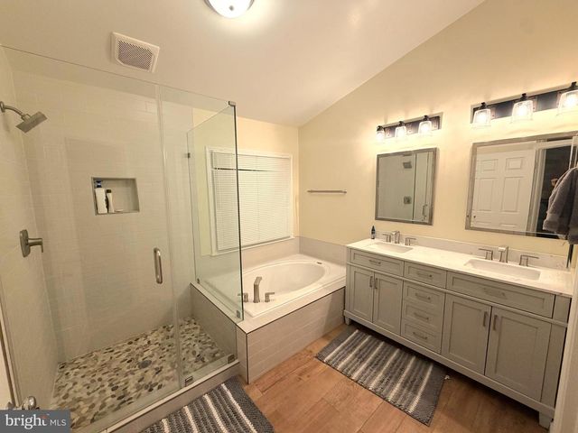 9425 VAN ARSDALE DR, Vienna, VA 22181