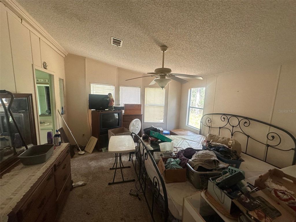 Image 28 of property listing at 3700 SW 189TH AVENUE, Dunnellon, FL 34432