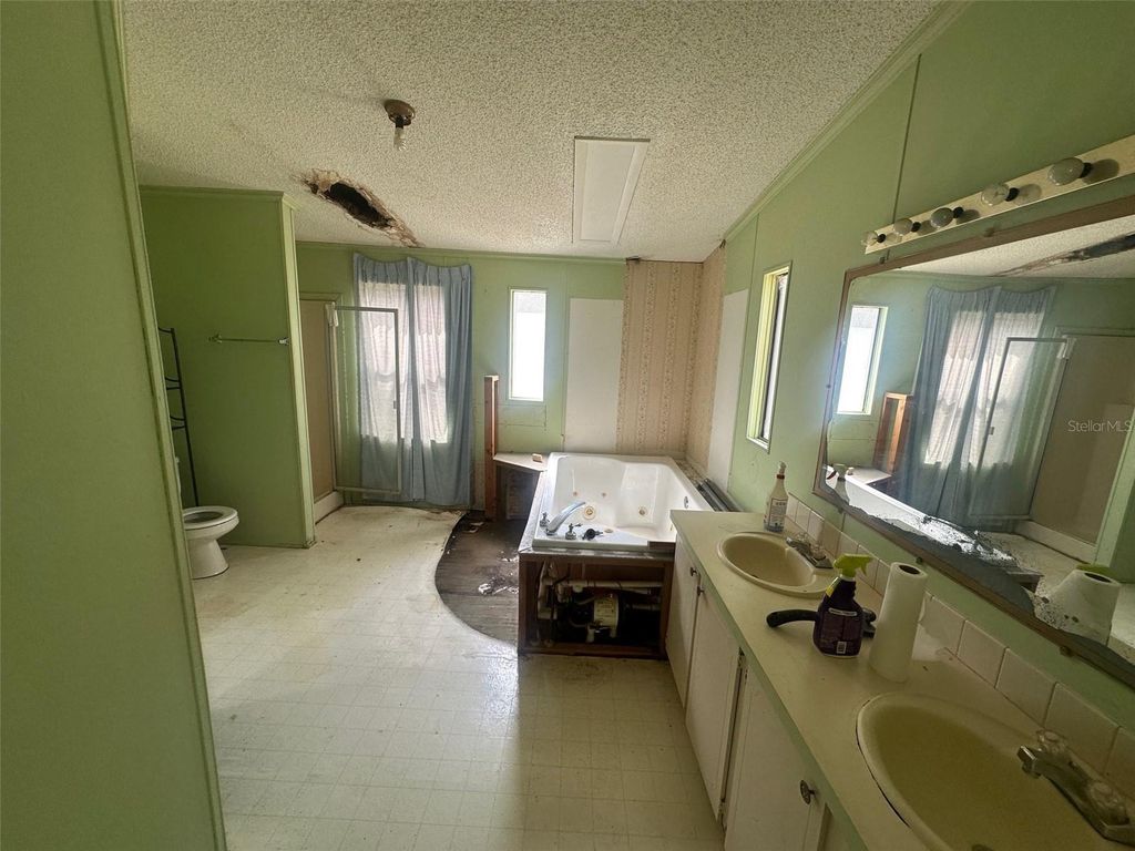 Image 29 of property listing at 3700 SW 189TH AVENUE, Dunnellon, FL 34432