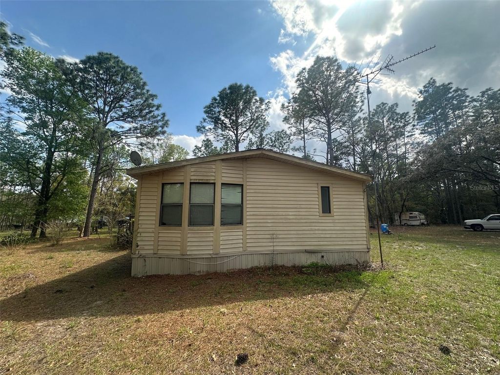 Image 4 of property listing at 3700 SW 189TH AVENUE, Dunnellon, FL 34432