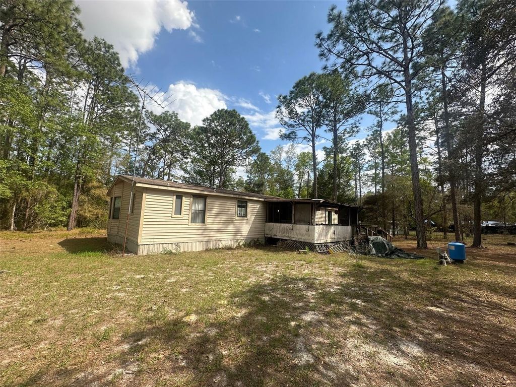 Image 6 of property listing at 3700 SW 189TH AVENUE, Dunnellon, FL 34432