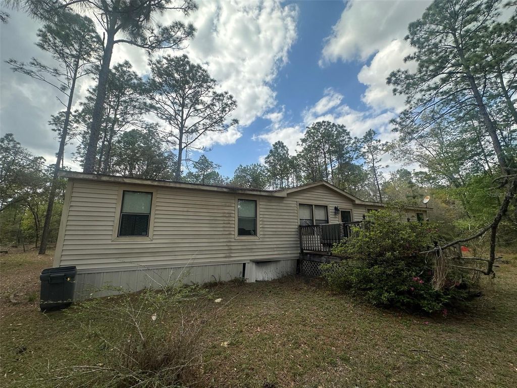 Image 10 of property listing at 3700 SW 189TH AVENUE, Dunnellon, FL 34432