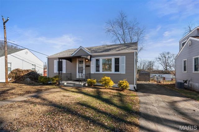 1914 Overland Drive, St Louis, MO 63114