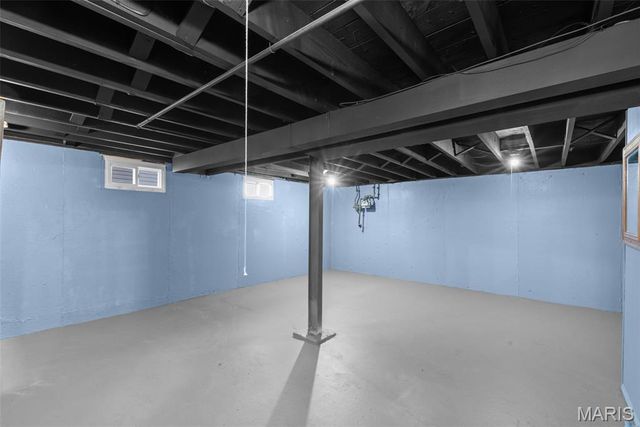 1914 Overland Drive, St Louis, MO 63114