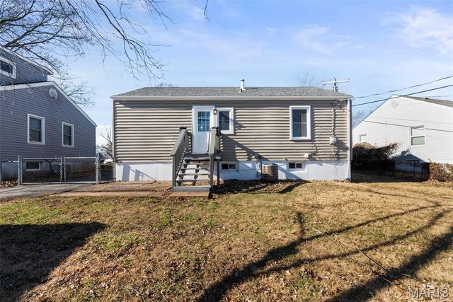 1914 Overland Drive, St Louis, MO 63114