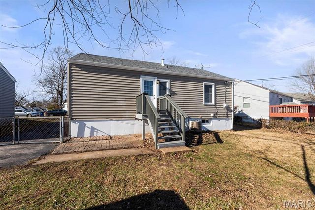 1914 Overland Drive, St Louis, MO 63114