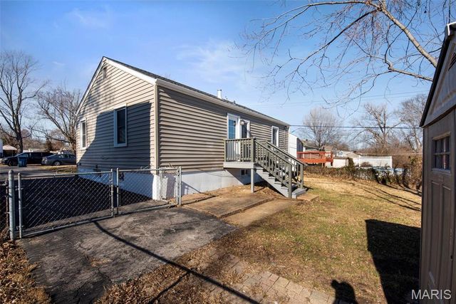 1914 Overland Drive, St Louis, MO 63114