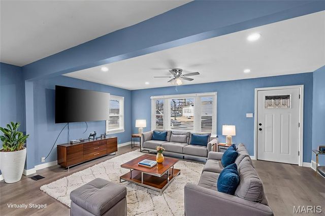 1914 Overland Drive, St Louis, MO 63114