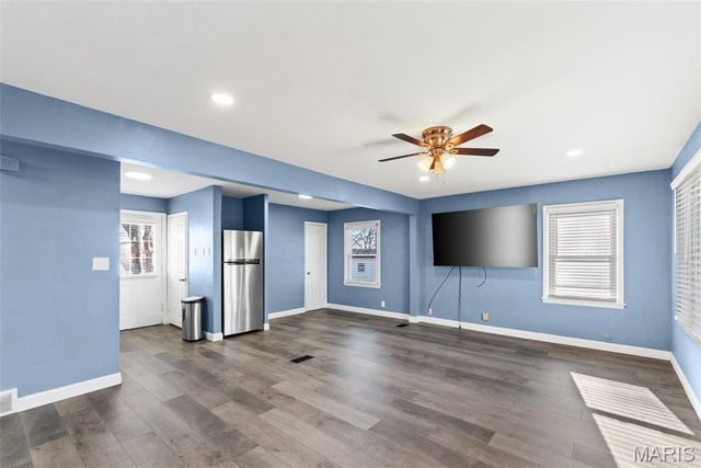 1914 Overland Drive, St Louis, MO 63114