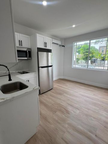 2425 SW 6th St 1, Miami, FL 33135