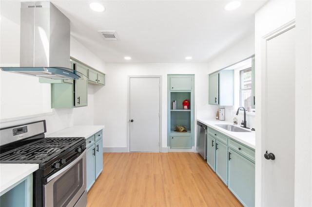 7926 Salge Drive, Houston, TX 77040