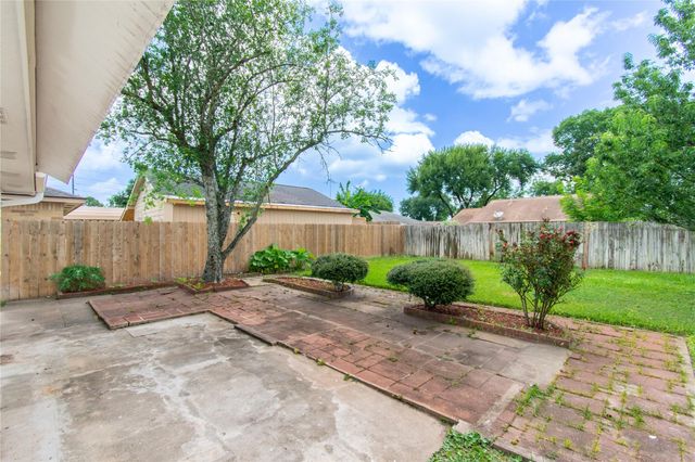 7926 Salge Drive, Houston, TX 77040
