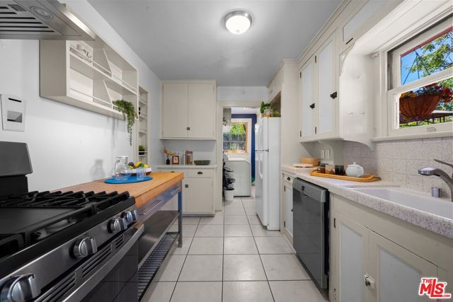 1812 Wollam Street, Los Angeles, CA 90065
